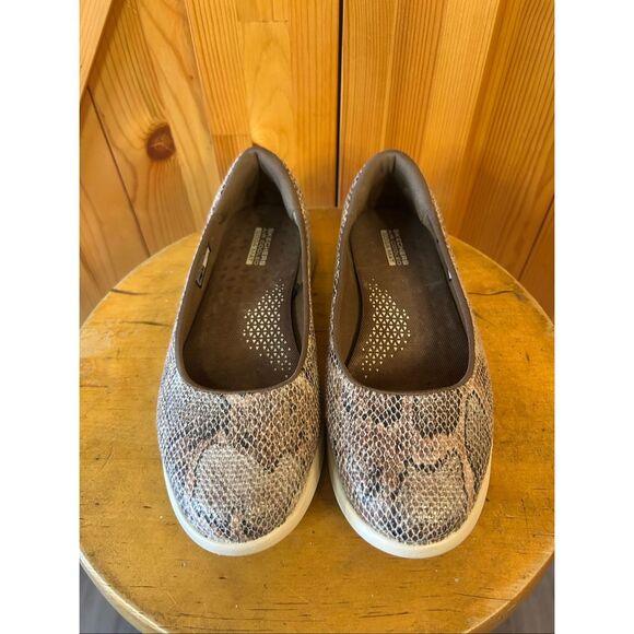 SKECHERS ON THE GO SLIP-ON FLAT SHOES BROWN SNAKE SZ 6.5 - Picture 2 of 8